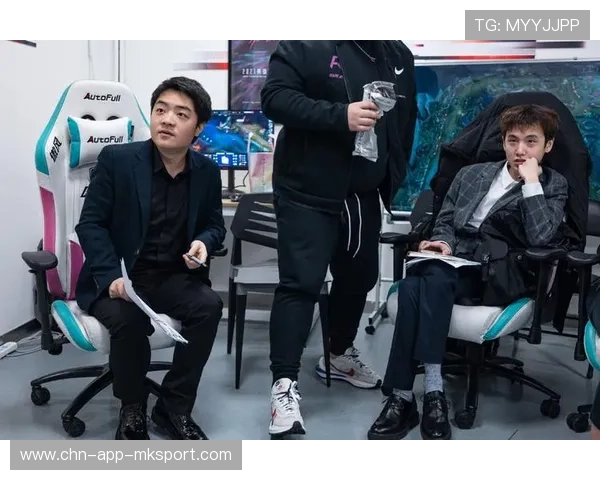 LPL小龙坑爆发团战场面混乱又燃——热血与策略并举的赛场风云