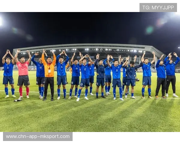 成都蓉城帅惟浩中路直塞策动进攻，足球魅力尽显